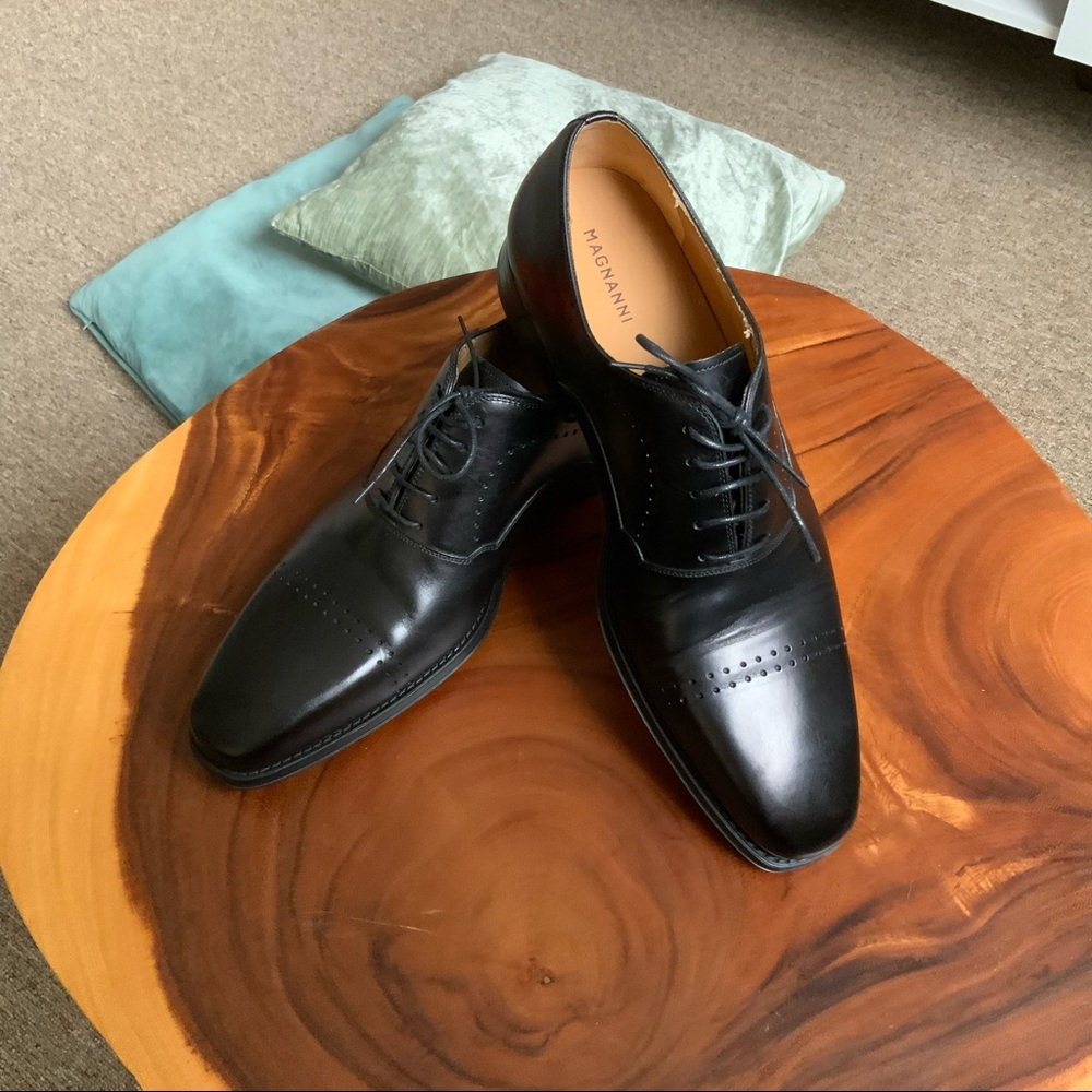Magnanni Black Cap Toe Oxfords